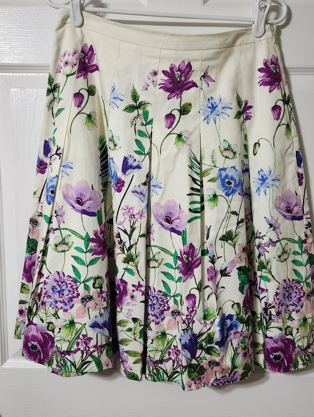 Talbots Cream Floral Pleated Skirt with Purple, Lavender & Blue Blooms, Size 6
